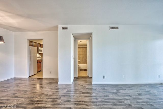 650 Oakmont Avenue 2111, Las Vegas, NV 89109