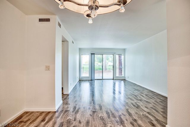 650 Oakmont Avenue 2111, Las Vegas, NV 89109