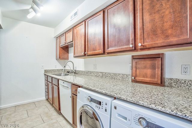 650 Oakmont Avenue 2111, Las Vegas, NV 89109