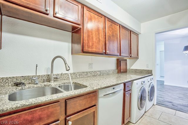 650 Oakmont Avenue 2111, Las Vegas, NV 89109