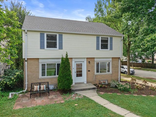 5873 N Santa Monica BOULEVARD, Whitefish Bay, WI 53217