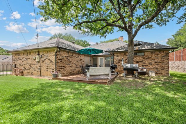 1312 Circle Lane, Bedford, TX 76022