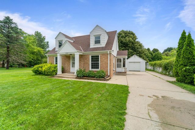 2900 S Root River PARKWAY, West Allis, WI 53227