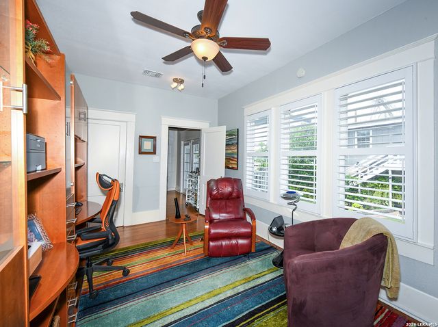 947 W Agarita, San Antonio, TX 78201