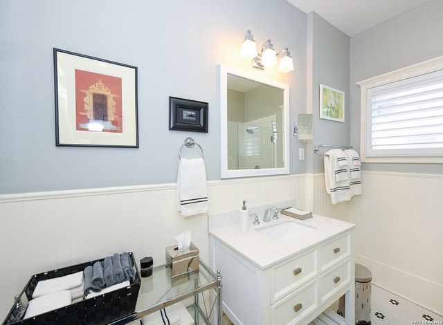 947 W Agarita, San Antonio, TX 78201