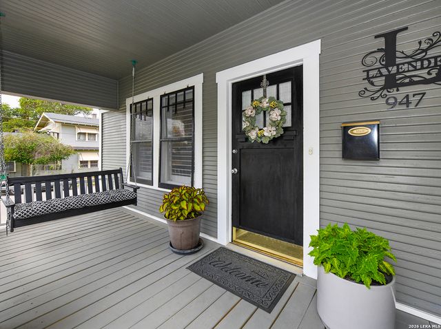 947 W Agarita, San Antonio, TX 78201