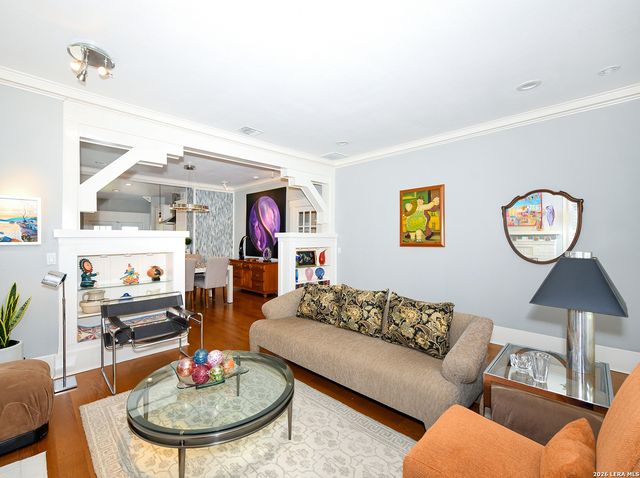 947 W Agarita, San Antonio, TX 78201