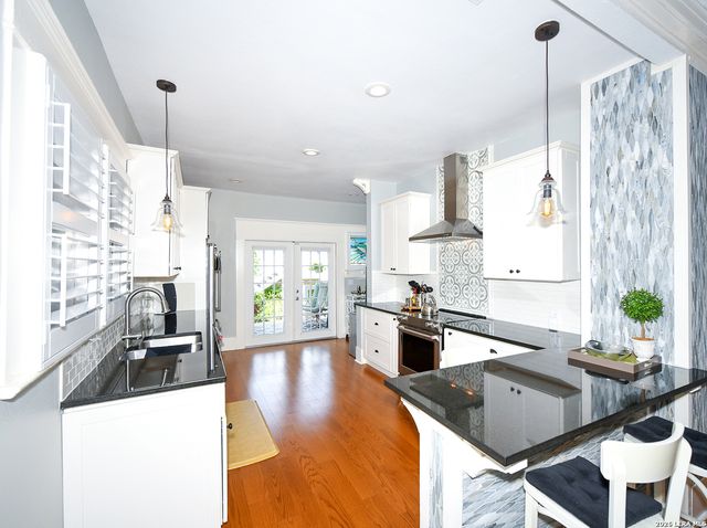 947 W Agarita, San Antonio, TX 78201