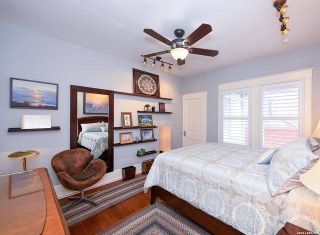 947 W Agarita, San Antonio, TX 78201