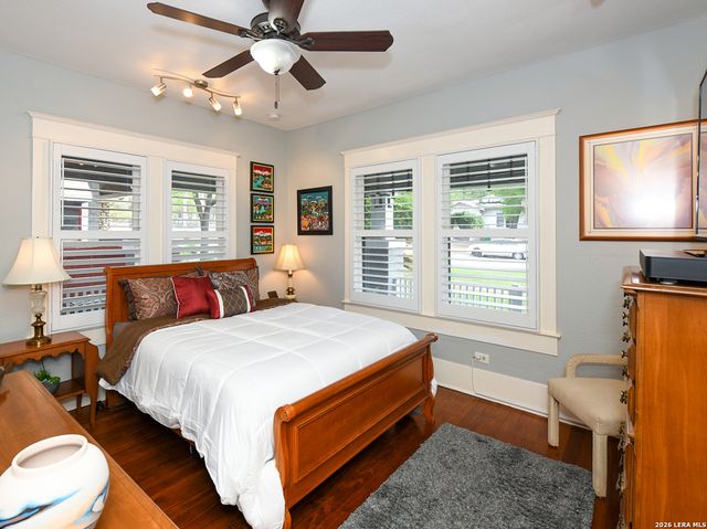 947 W Agarita, San Antonio, TX 78201