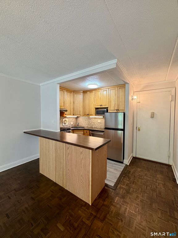 27 Northill Street 3M, Stamford, CT 06907