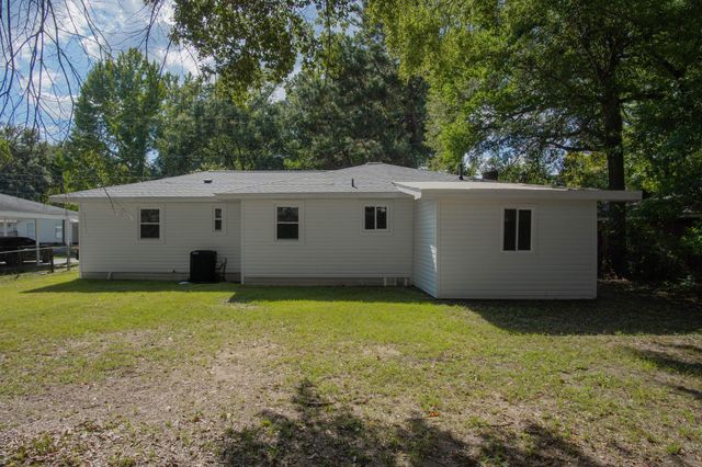 108 Barron St., Petal, MS 39465