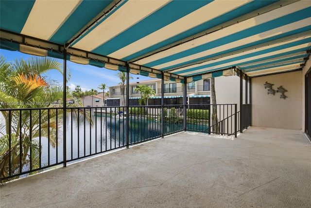 8555 Ardoch Rd, Miami Lakes, FL 33016