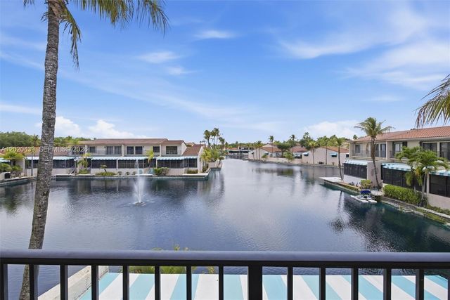 8555 Ardoch Rd, Miami Lakes, FL 33016