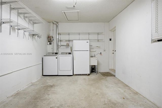 8555 Ardoch Rd, Miami Lakes, FL 33016