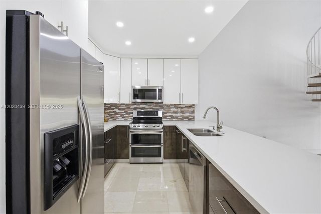 8555 Ardoch Rd, Miami Lakes, FL 33016