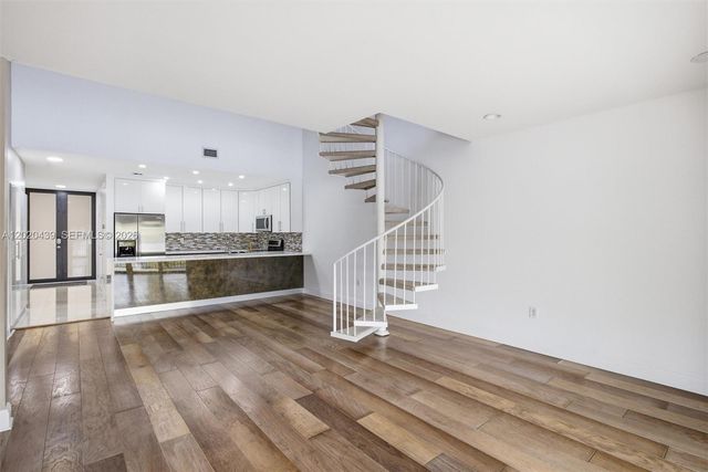 8555 Ardoch Rd, Miami Lakes, FL 33016