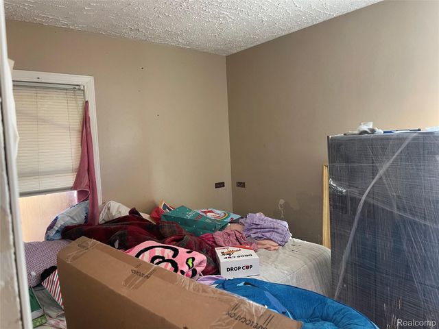 498 Montana Avenue, Pontiac, MI 48341