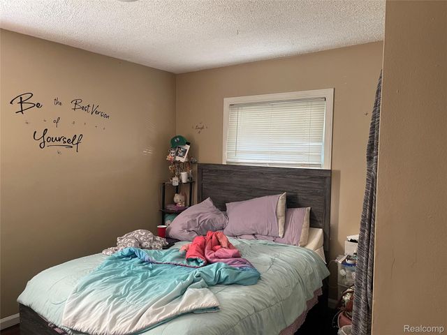 498 Montana Avenue, Pontiac, MI 48341