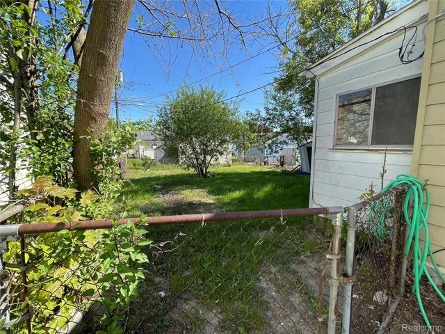 498 Montana Avenue, Pontiac, MI 48341