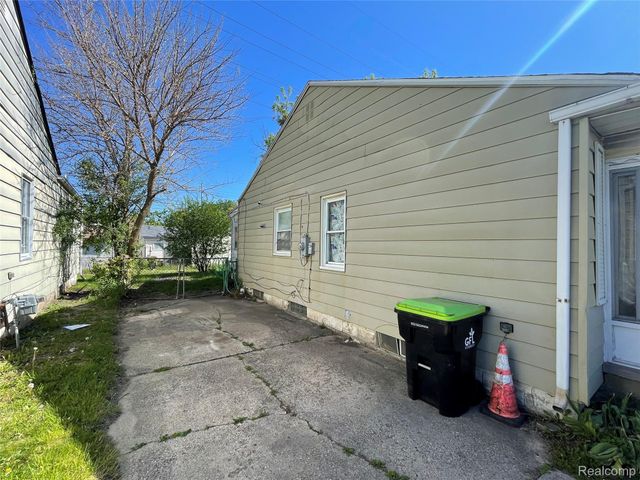 498 Montana Avenue, Pontiac, MI 48341