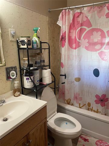 498 Montana Avenue, Pontiac, MI 48341