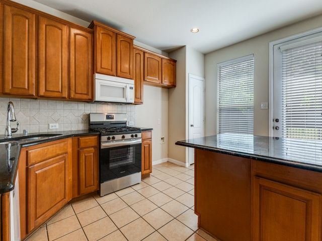 636 Gray Stone Lane, Richardson, TX 75081