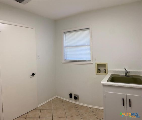 1250 E Common Street, New Braunfels, TX 78130