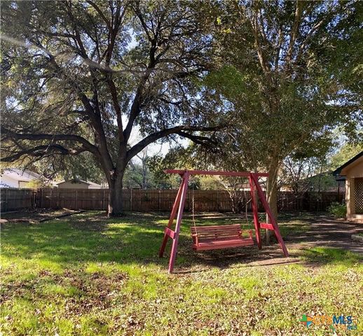 1250 E Common Street, New Braunfels, TX 78130