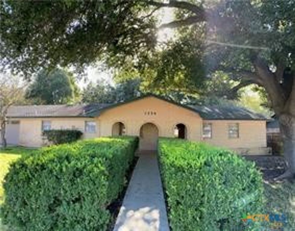 1250 E Common Street, New Braunfels, TX 78130