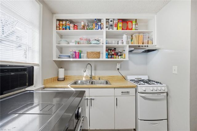 820 W 50th ST, Norfolk, VA 23508