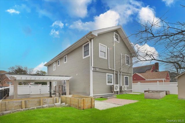 10-11 Bay 24th Street, Far Rockaway, NY 11691