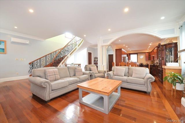 10-11 Bay 24th Street, Far Rockaway, NY 11691