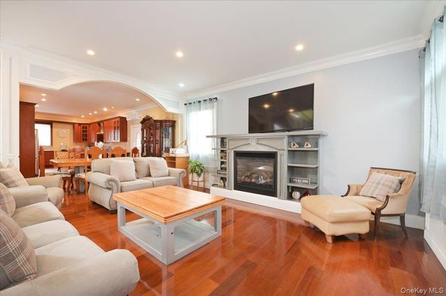 10-11 Bay 24th Street, Far Rockaway, NY 11691