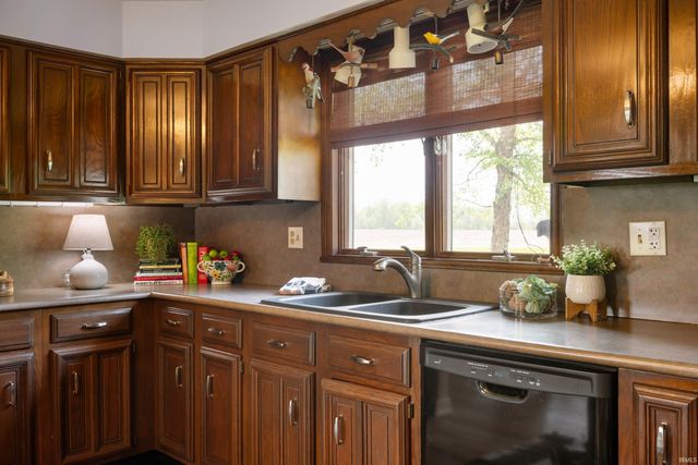 2141 N 100 East, Hartford City, IN 47348