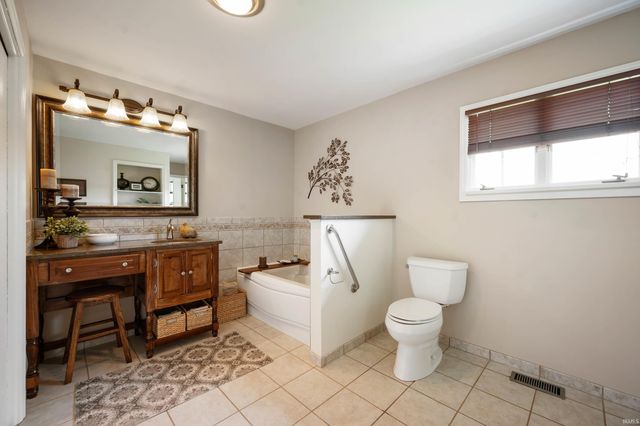 2141 N 100 East, Hartford City, IN 47348