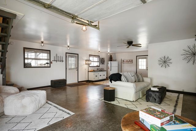 2141 N 100 East, Hartford City, IN 47348