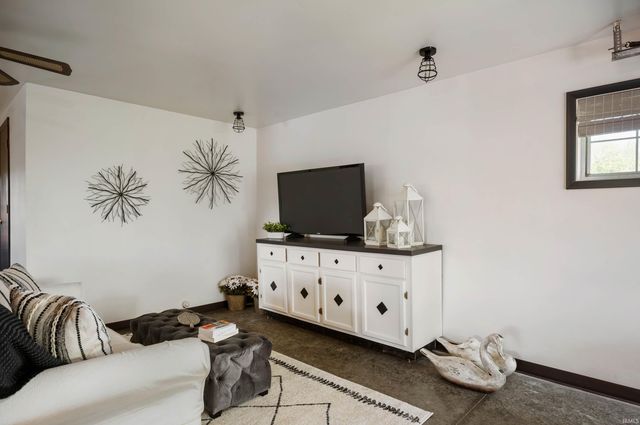 2141 N 100 East, Hartford City, IN 47348