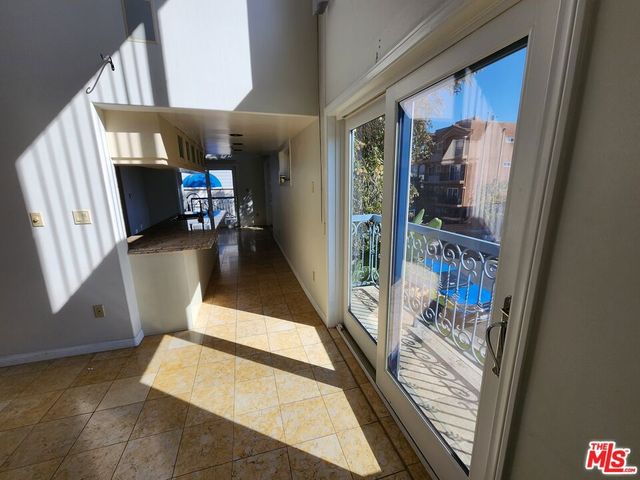 10389 Almayo Avenue 102, Los Angeles, CA 90064