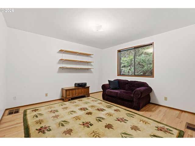 34880 Ne CORRAL CREEK Rd, Newberg, OR 97132