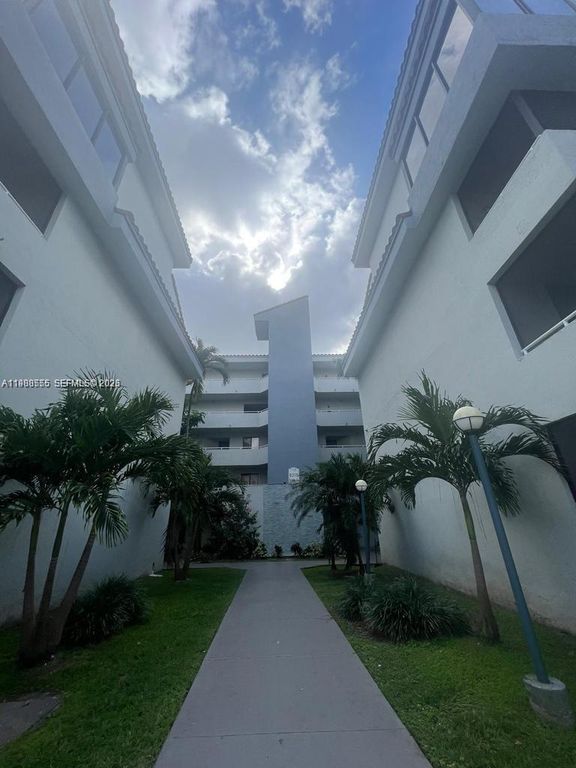 8215 SW 152nd Avenue G418, Miami, FL 33193