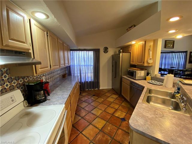 19966 Lake Vista CIR, Lehigh Acres, FL 33936