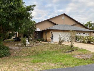 19966 Lake Vista CIR, Lehigh Acres, FL 33936