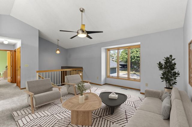 2824 Mckinley Drive, Woodbury, MN 55125