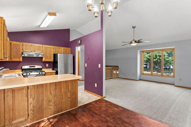 2824 Mckinley Drive, Woodbury, MN 55125