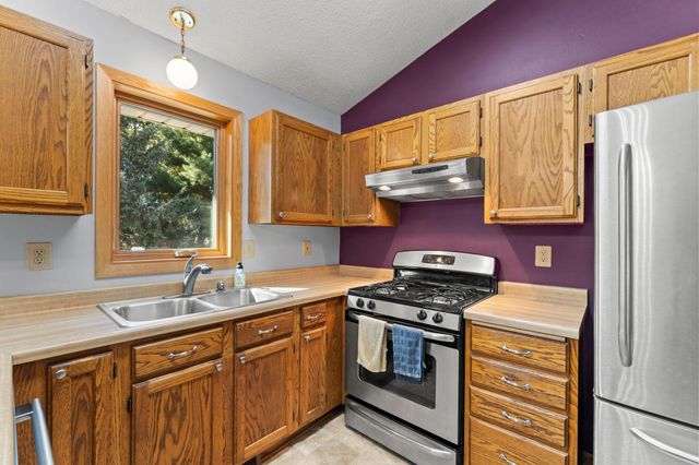 2824 Mckinley Drive, Woodbury, MN 55125