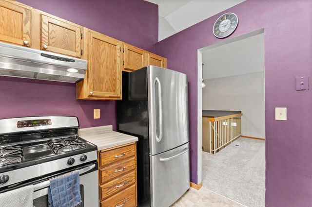 2824 Mckinley Drive, Woodbury, MN 55125