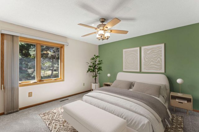 2824 Mckinley Drive, Woodbury, MN 55125