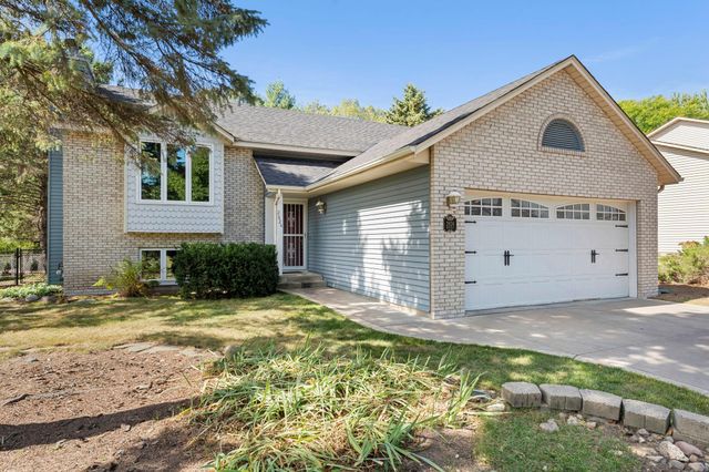 2824 Mckinley Drive, Woodbury, MN 55125