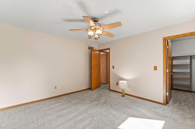 2824 Mckinley Drive, Woodbury, MN 55125